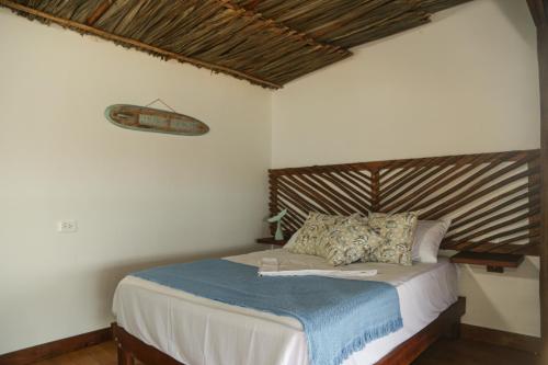 A bed or beds in a room at Soy Local Barú