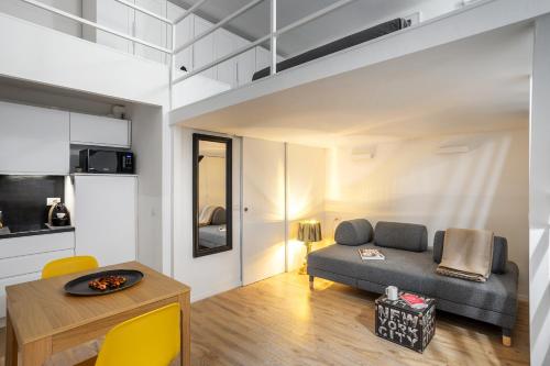 Walk to Duomo, Central Loft near Metro, M4 Linate 2min walk