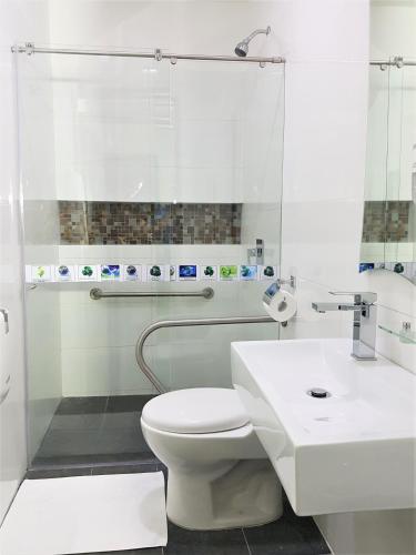 Bilik mandi di Hotel San Jeronimo Armenia
