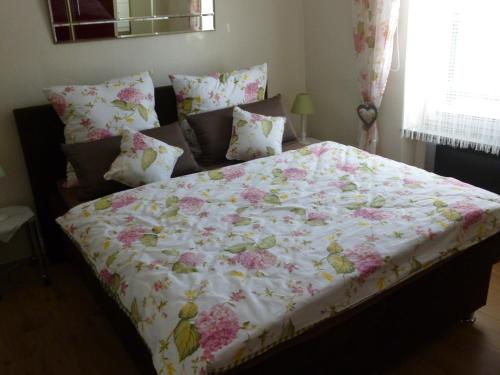 Een bed of bedden in een kamer bij Moselferienhaus-Zeltingen