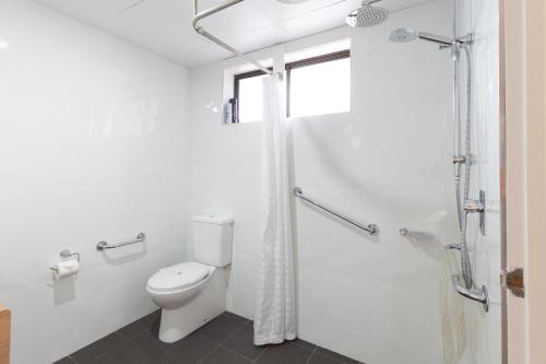 Bilik mandi di Albury Regent Motel