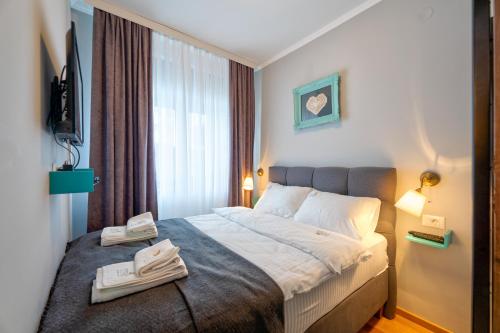 a bedroom with a large bed with a window at Titova Vila Apartman Jelka in Palisad