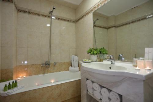 Koupelna v ubytování Hotel Apollonia