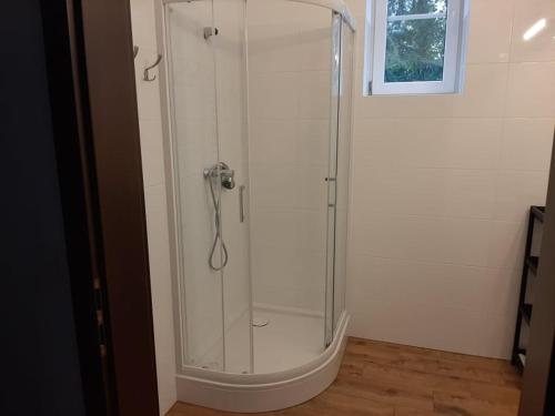 a shower with a glass enclosure in a bathroom at Apartament żeglarski Węgorzewo in Węgorzewo
