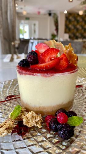 a dessert with fruit in a bowl on a table at Residencia Deportiva RozaRossa in Estepona
