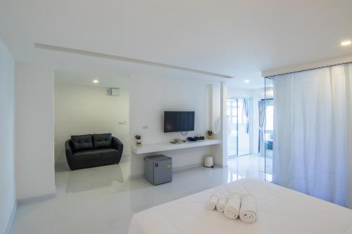 Ένα ή περισσότερα κρεβάτια σε δωμάτιο στο Thewhitehotel BY Charoensri - SHA Extra Plus