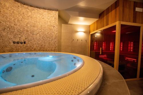Koupelna v ubytování Auberge Le Vieux Moulin