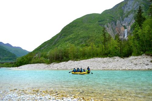 ボヴェツにあるSočaLand Glampingのギャラリーの写真