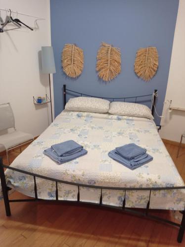 Ένα ή περισσότερα κρεβάτια σε δωμάτιο στο Casa Baia Azzurra