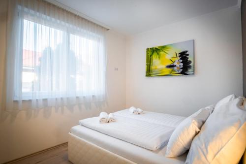 Gallery image of MyFlat Diamond Bay Apartment in Siófok