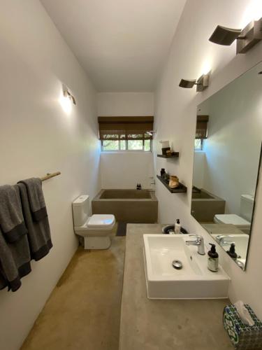 Phòng tắm tại Birdsong Kruger