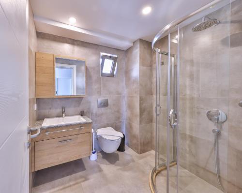 Bilik mandi di Gökyüzü Suit Apart