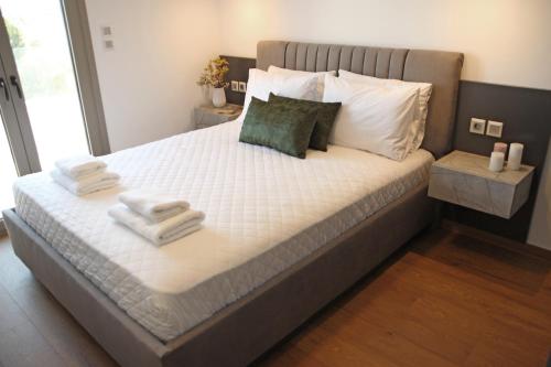 Postel nebo postele na pokoji v ubytování New Cozy Chic Apt-Ryfete Luxury Living
