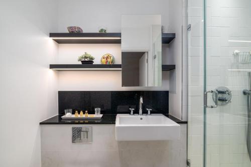 a bathroom with a sink and a shower at GuestReady - Beautiful Home minutes to City Center in London