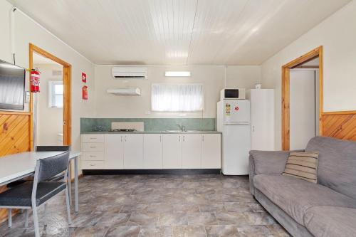 Kuchyň nebo kuchyňský kout v ubytování Traralgon Lifestyle Village