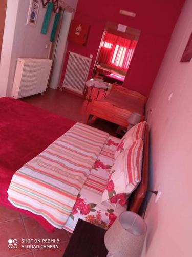 a small bedroom with a bed and a table at Guest House Sakis. in Órma