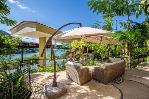 Κήπος έξω από το Puerto Vallarta South Shore Luxury Suites,