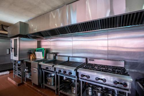 Η κουζίνα ή μικρή κουζίνα στο Puerto Vallarta South Shore Luxury Suites,