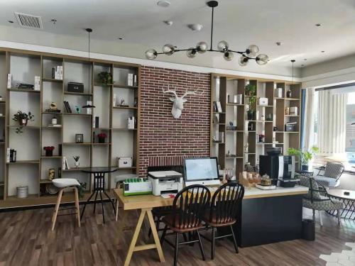 Εστιατόριο ή άλλο μέρος για φαγητό στο 银座精宿菏泽中华路银座商城火车站店