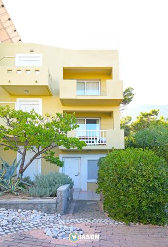 Gallery image of Iason Hotel Apartments in Giosonas