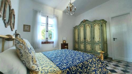 a bedroom with a large bed and a window at VFH Villa Flavia Eco B&B - 50 metri dal mare in Santa Flavia
