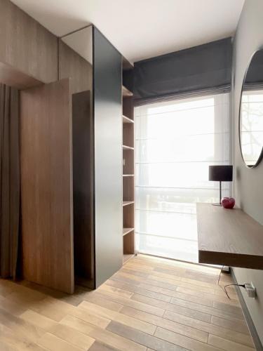 a bedroom with a sliding door and a window at StoneHill24 - Apartament & Spa in Szklarska Poręba
