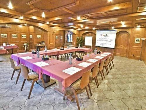 a large conference room with a long table and chairs at Hotel Zur Krone in Ronneburg