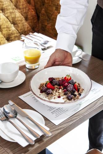 Comida en o cerca de este hotel