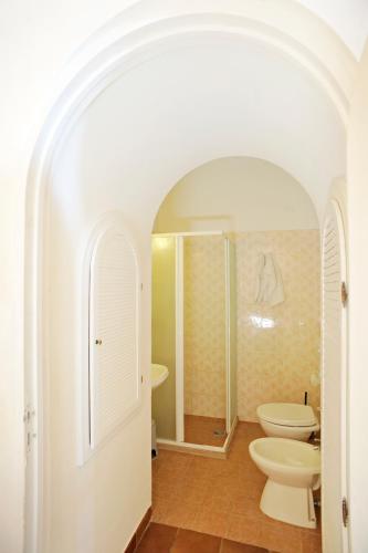 a bathroom with a toilet and a sink at La Capasa B&B in Sannicola