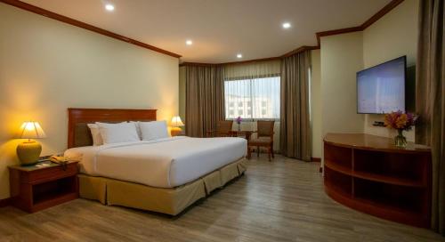 Un pat sau paturi într-o cameră la Star Convention Hotel (Star Hotel)