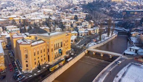 Vista generica su Sarajevo o vista sulla città dall'interno dell'hotel