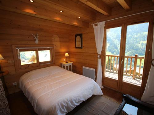 A bed or beds in a room at Chalet Hauteluce, 7 pièces, 12 personnes - FR-1-293-55
