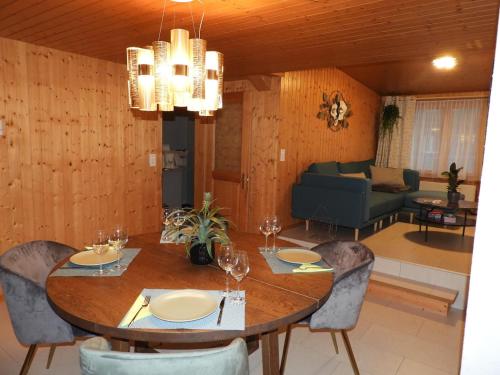 a dining room with a table and chairs and a living room at Schöne Ferienwohnung mit Seeblick in Thun