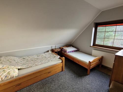 Krevet ili kreveti u jedinici u okviru objekta Kaszubskie Zacisze dom nad jeziorem, sauna, balia ogrodowa