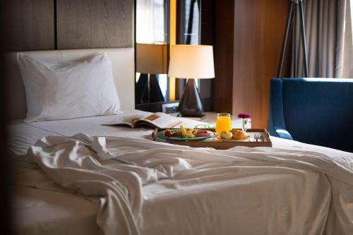 Letto o letti in una camera di Holiday Inn Kayseri - Duvenonu by IHG
