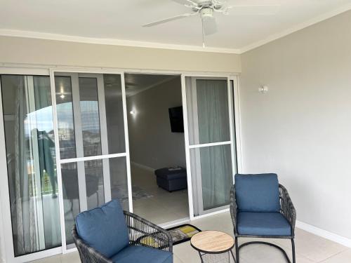 a living room with two chairs and a ceiling fan at Ocho Rios Ocean Escape in Richmond