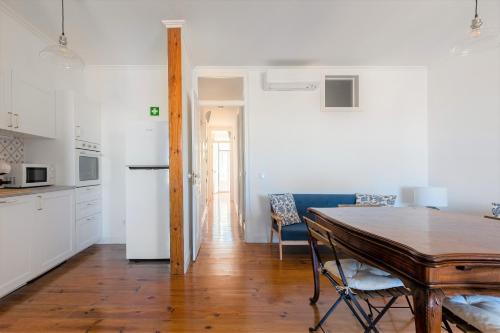 Art Gallery Graça 2BR with Blue Tiles & River View by NestAtLisbon