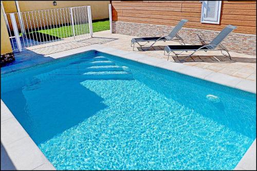 Bazén v ubytovaní Bungalow con piscina privada alebo v jeho blízkosti