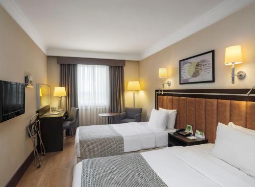 En eller flere senge i et værelse på Holiday Inn Istanbul Old City, an IHG Hotel