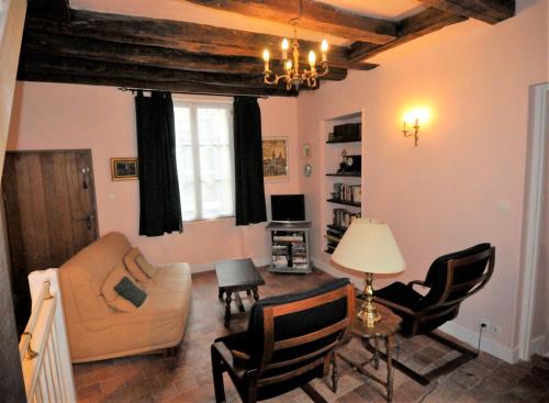 a living room with a couch and chairs at Le Passage in La Charité-sur-Loire