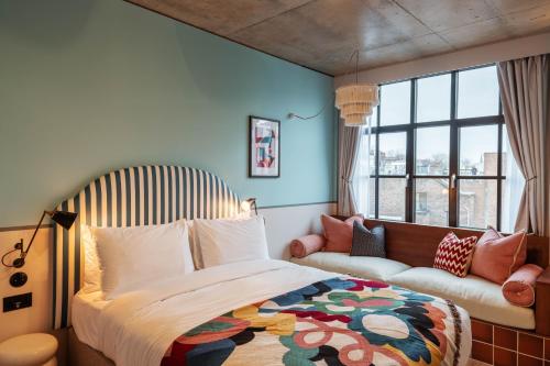 room2 Chiswick Hometel Image