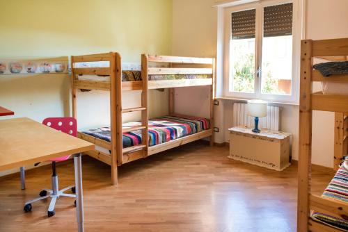 A bed or beds in a room at S034 - Sirolo, quadrilocale in centro arredato con gusto