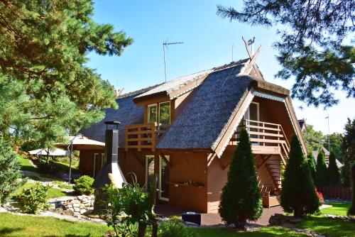 a house with a gambrel roof at Vila Deva in Neringa
