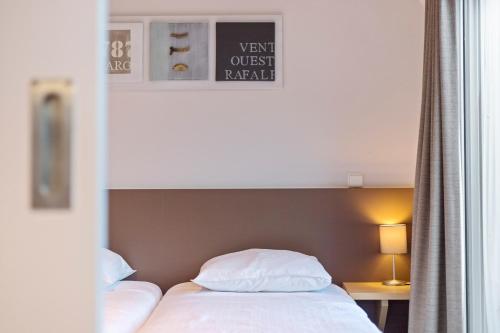 Ein Bett oder Betten in einem Zimmer der Unterkunft Belcasa Suitehotel