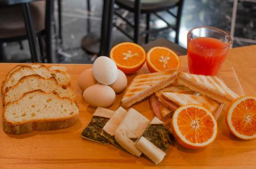 Makanan di atau berdekatan hotel