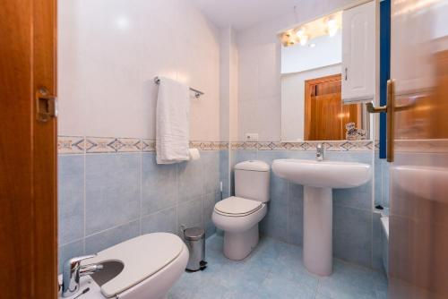 A bathroom at Apartamento Cuellar 3 - PlusHolidays