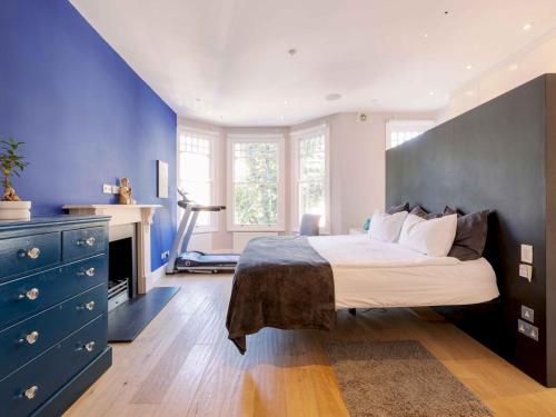Pass the Keys AMAZING Huge Victorian Home-Heart of Highbury