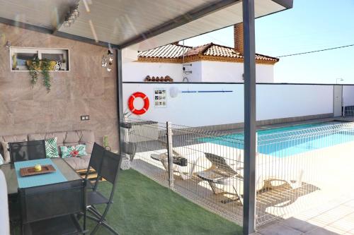 Chalet moderno con pisicina