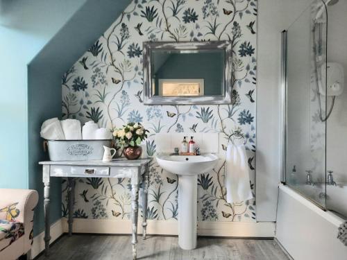 Kylpyhuone majoituspaikassa Argyle Guest House
