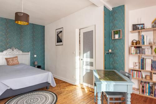 Postel nebo postele na pokoji v ubytování La Jeannette - maison avec jardin